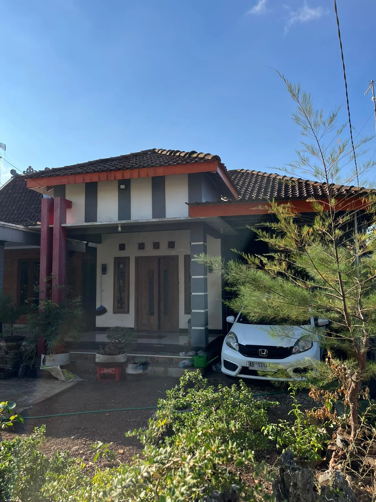 Tampak depan bangunan Griya Santigi 1